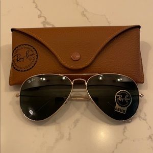 Ray Ban aviator sunglasses in gold